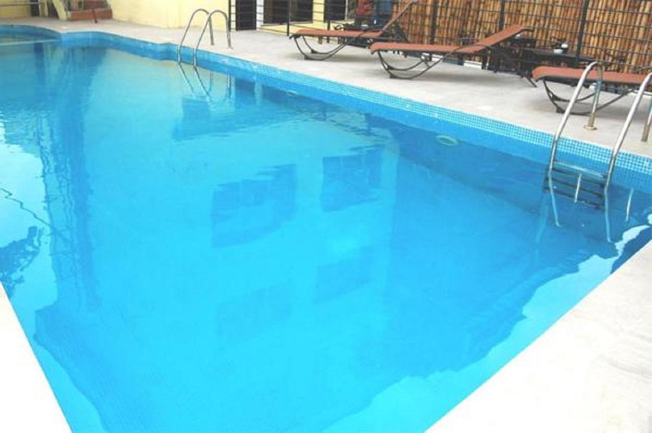 Glee Hotel Aliayabiagba エクステリア 写真