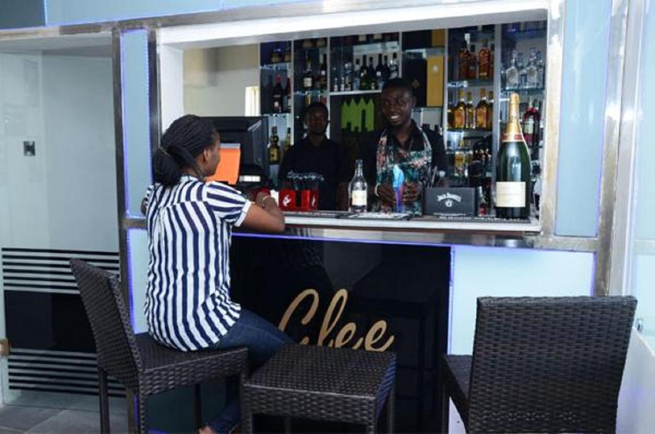 Glee Hotel Aliayabiagba エクステリア 写真