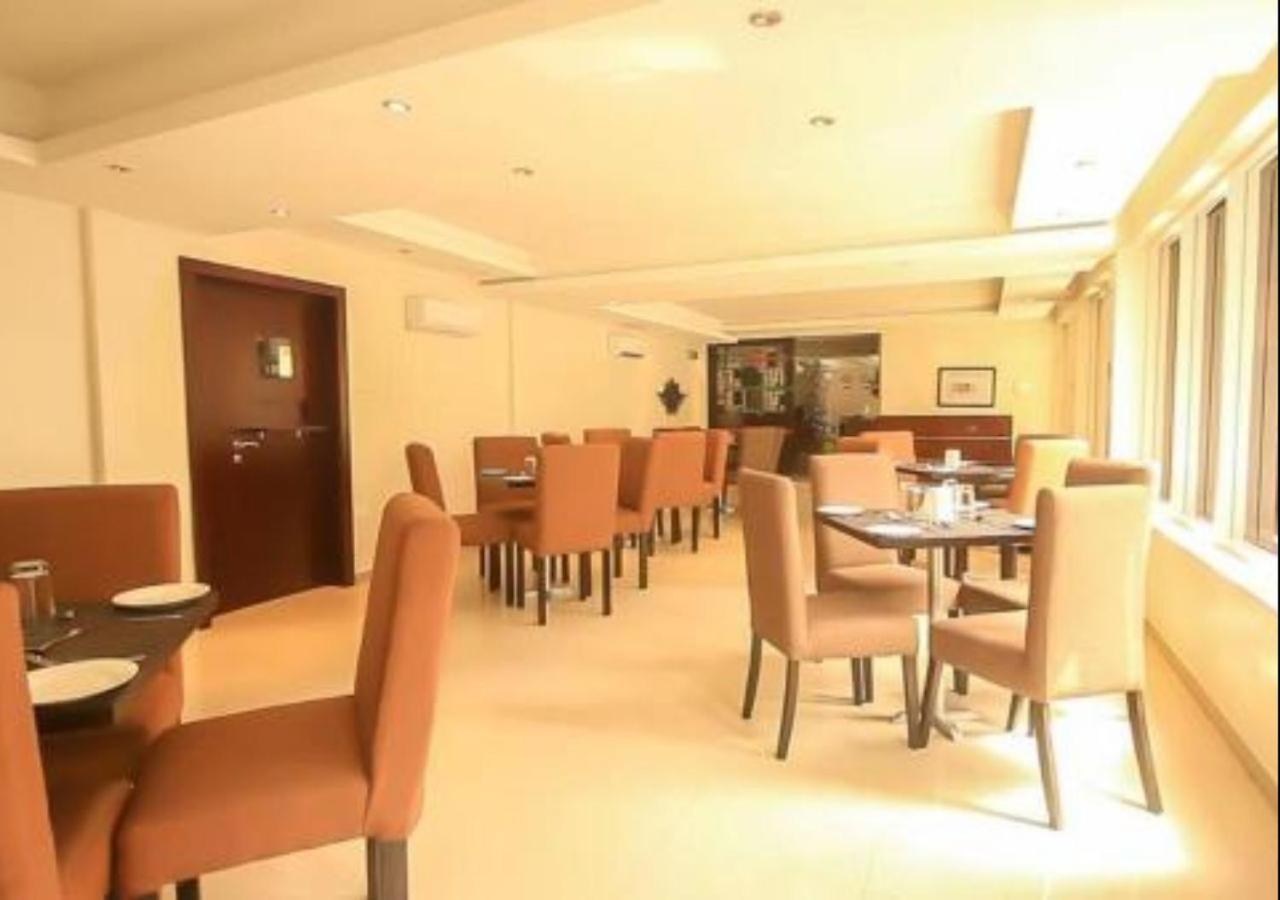 Glee Hotel Aliayabiagba エクステリア 写真