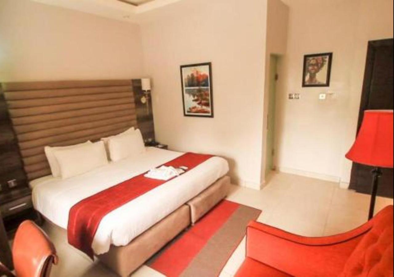 Glee Hotel Aliayabiagba エクステリア 写真
