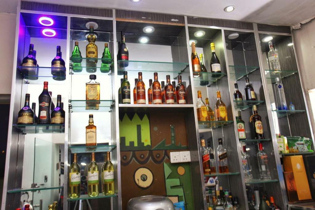 Glee Hotel Aliayabiagba エクステリア 写真