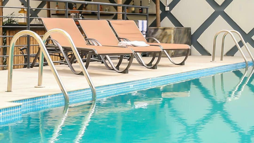 Glee Hotel Aliayabiagba エクステリア 写真