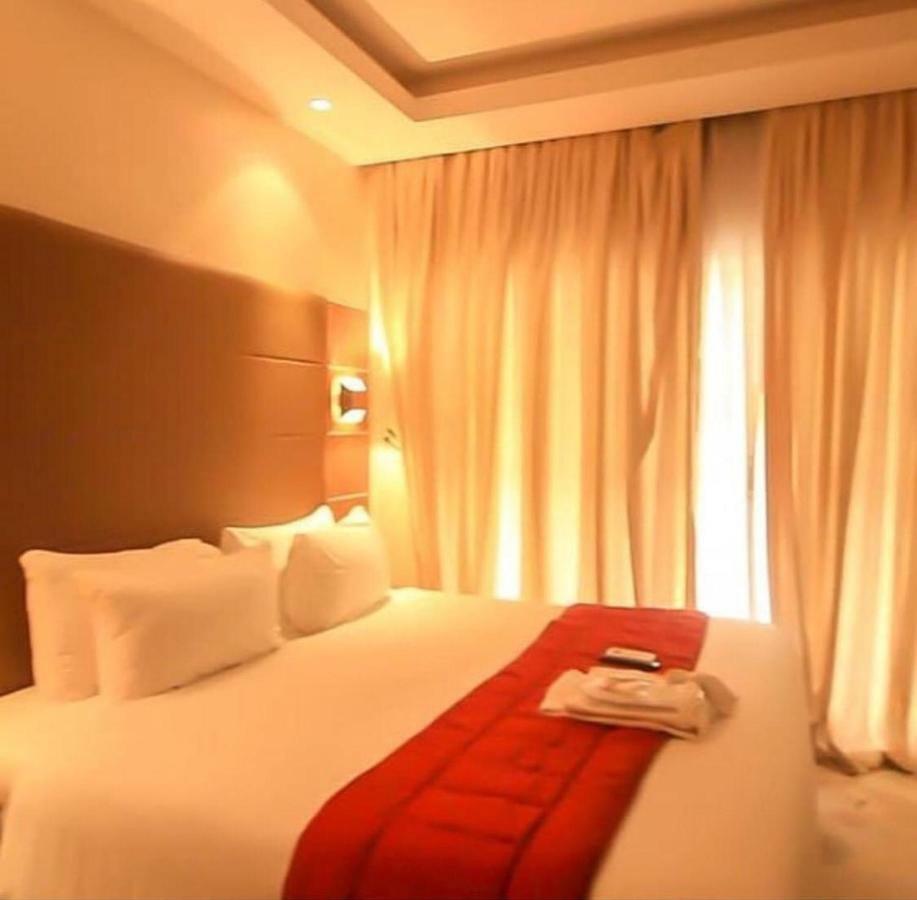 Glee Hotel Aliayabiagba エクステリア 写真