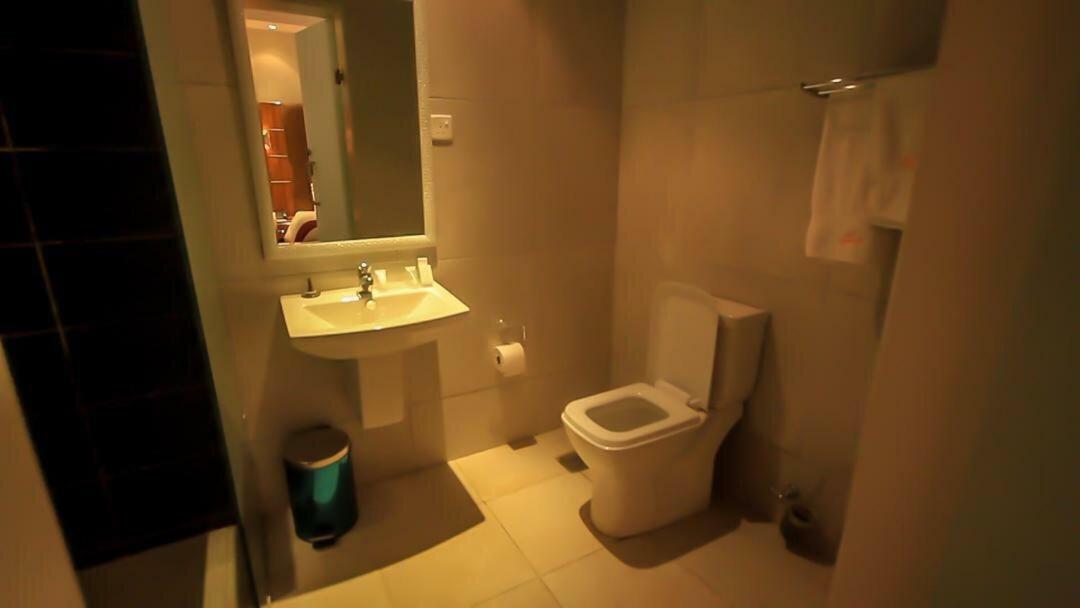 Glee Hotel Aliayabiagba エクステリア 写真