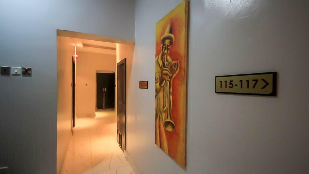 Glee Hotel Aliayabiagba エクステリア 写真