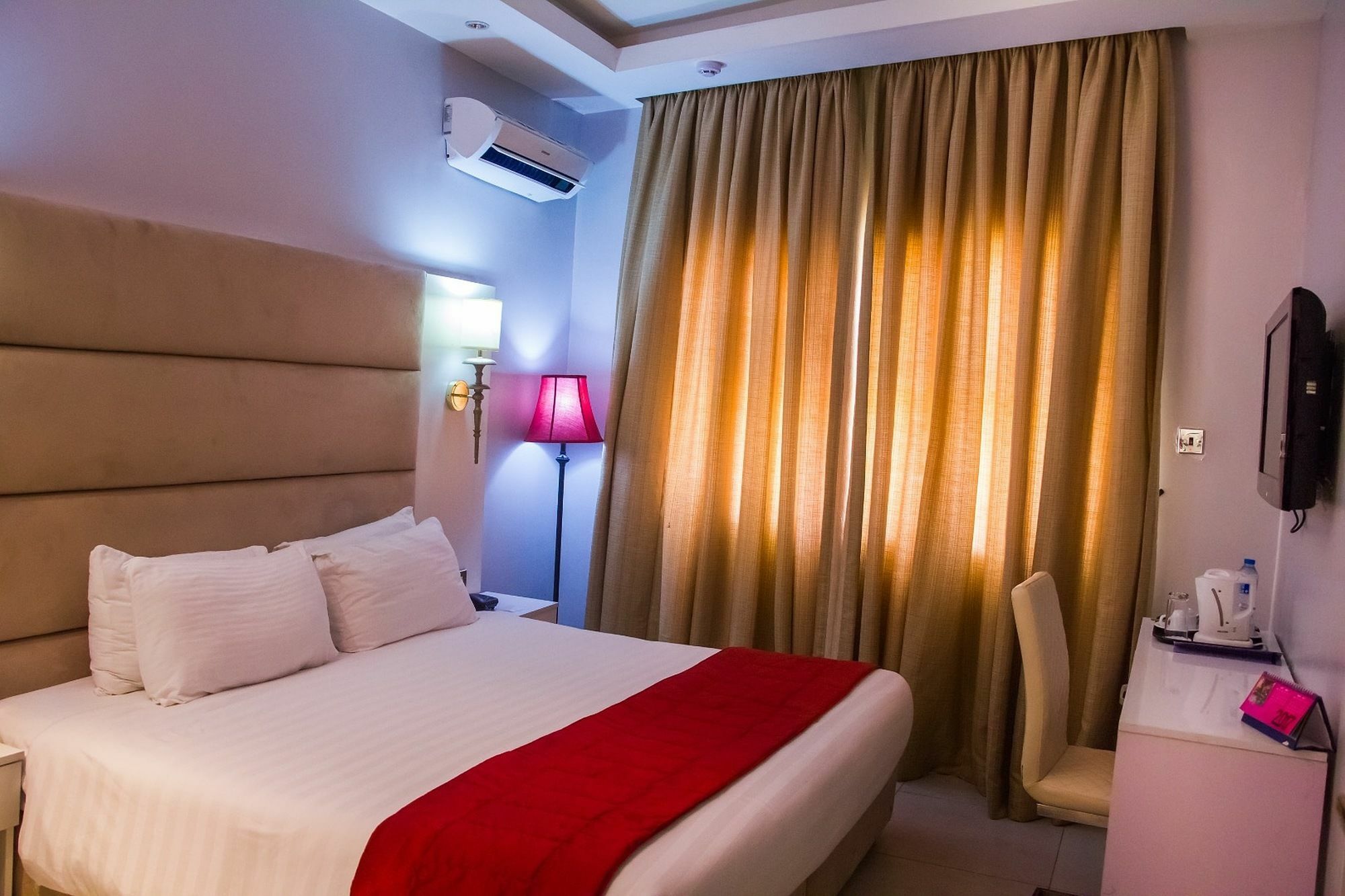 Glee Hotel Aliayabiagba エクステリア 写真