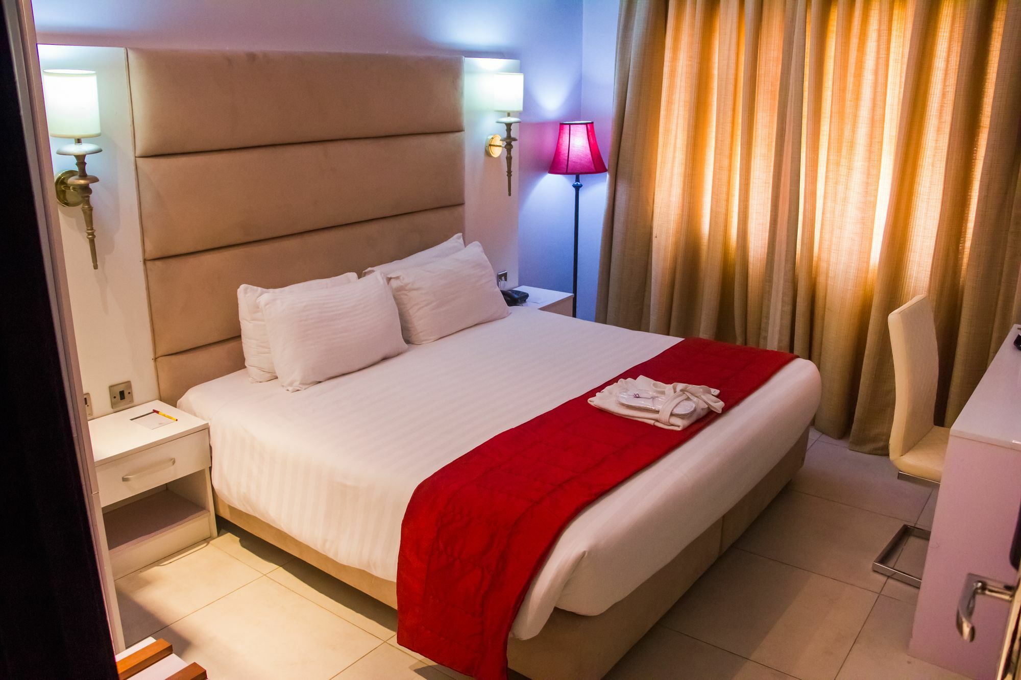 Glee Hotel Aliayabiagba エクステリア 写真