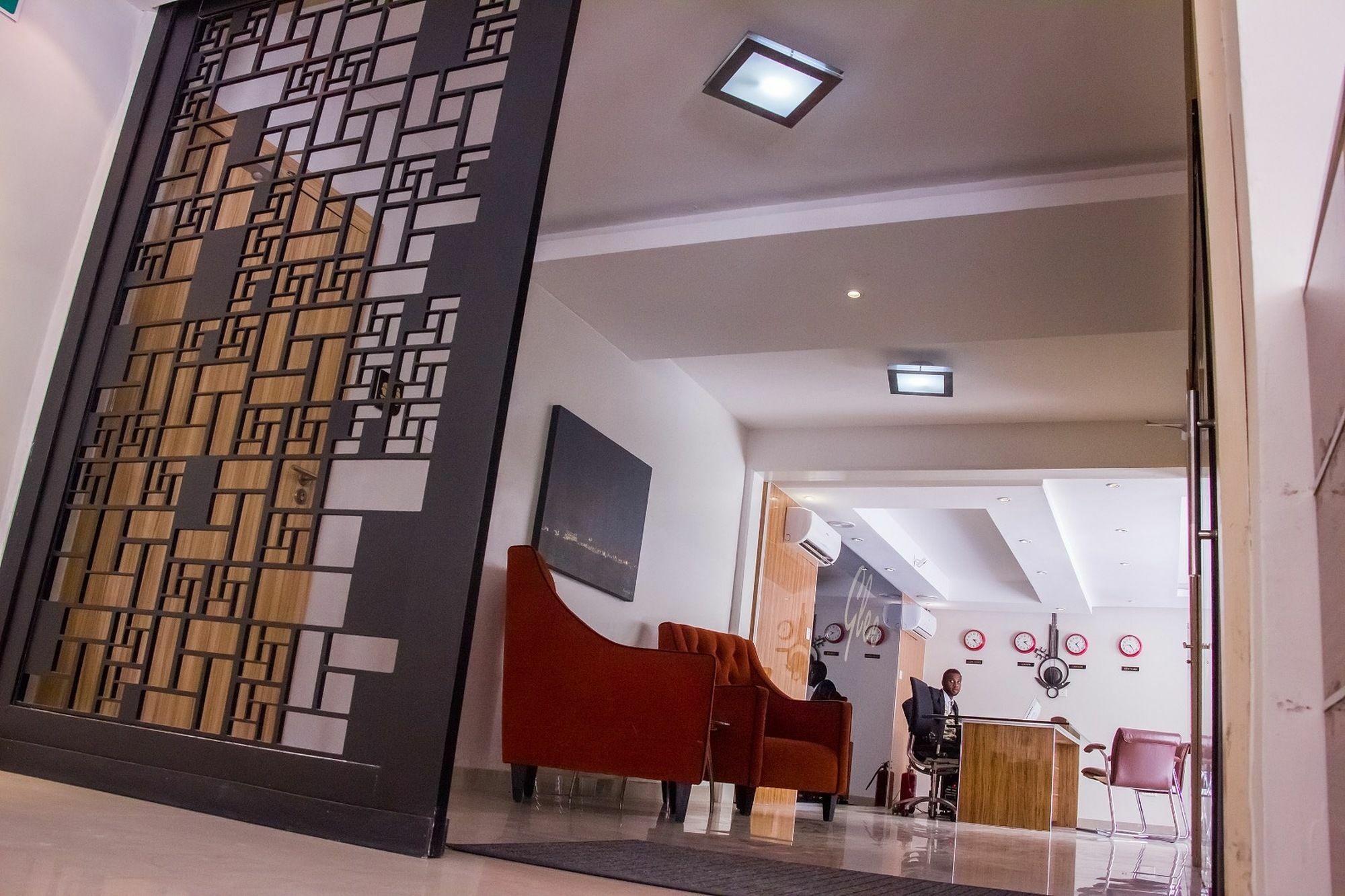 Glee Hotel Aliayabiagba エクステリア 写真