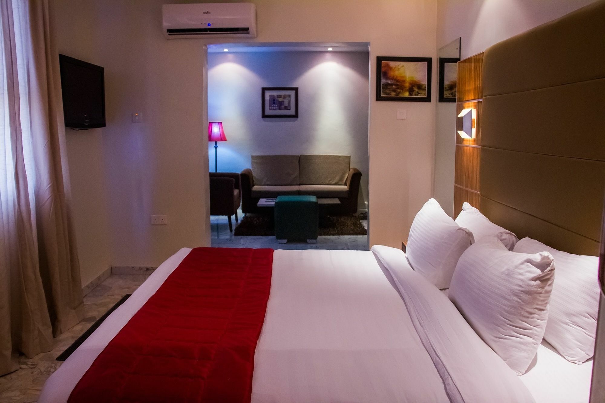 Glee Hotel Aliayabiagba エクステリア 写真