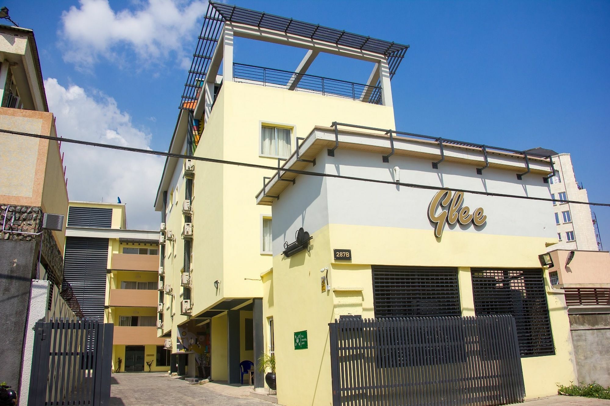 Glee Hotel Aliayabiagba エクステリア 写真