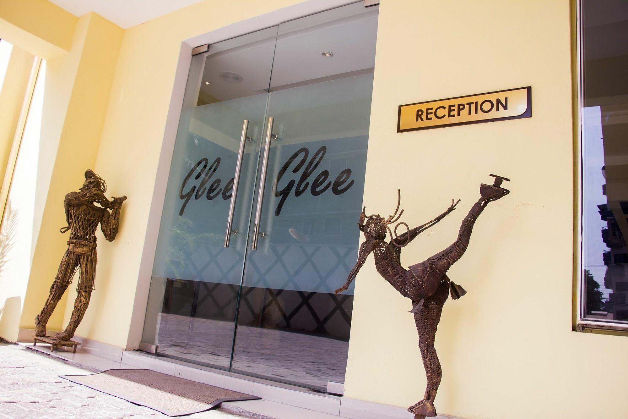 Glee Hotel Aliayabiagba エクステリア 写真