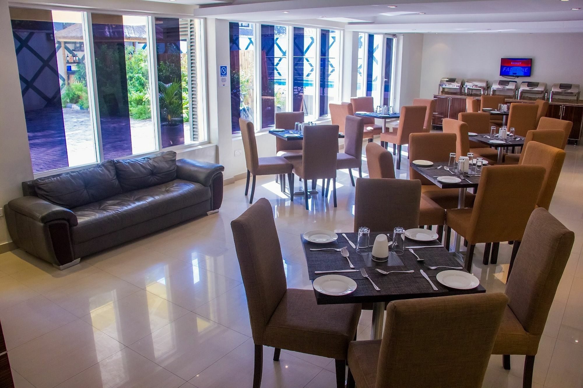 Glee Hotel Aliayabiagba エクステリア 写真