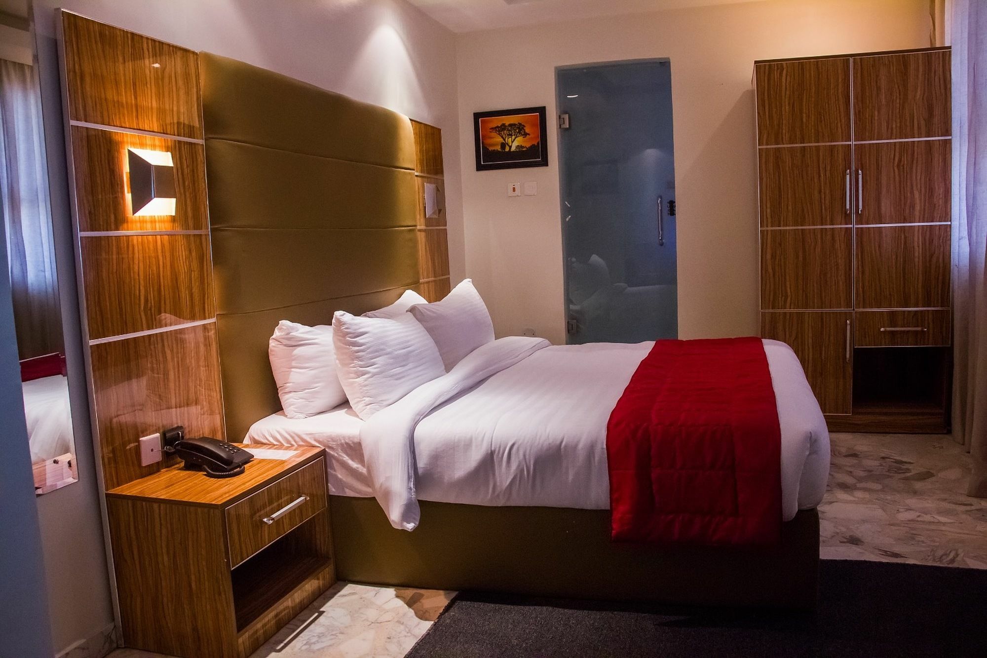 Glee Hotel Aliayabiagba エクステリア 写真