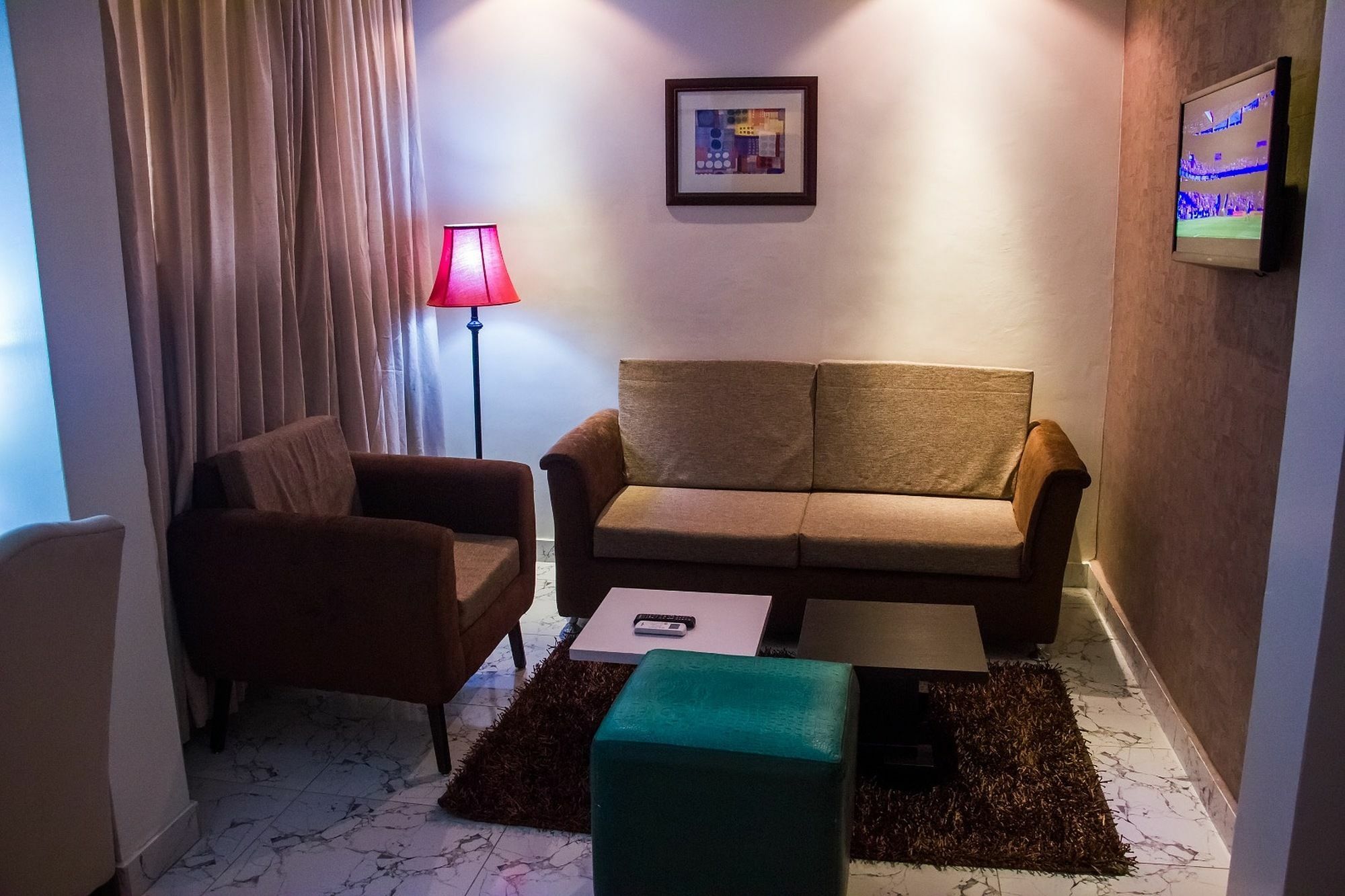 Glee Hotel Aliayabiagba エクステリア 写真