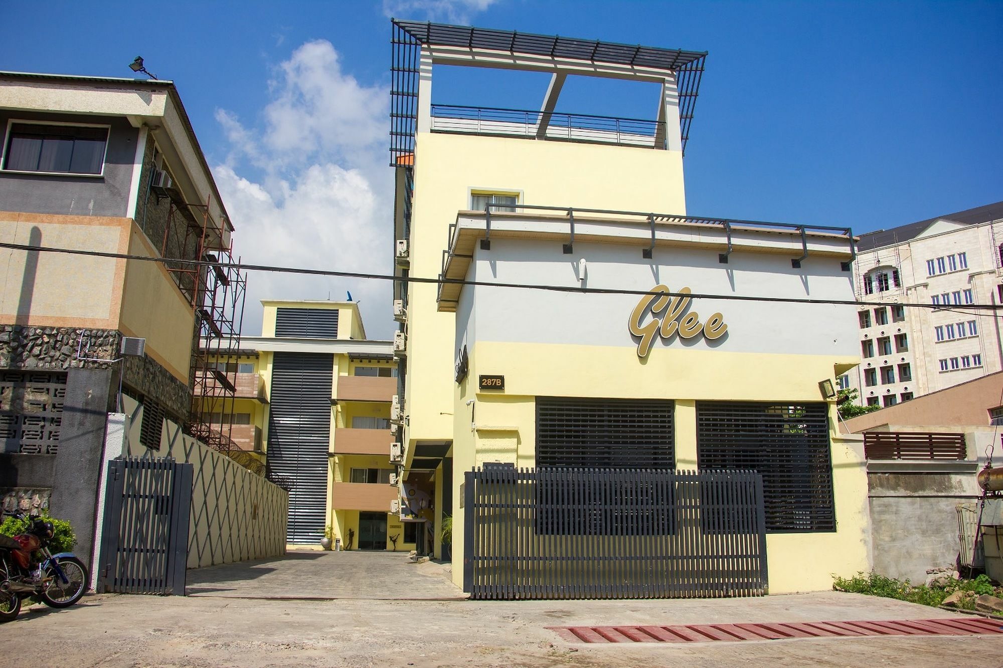 Glee Hotel Aliayabiagba エクステリア 写真