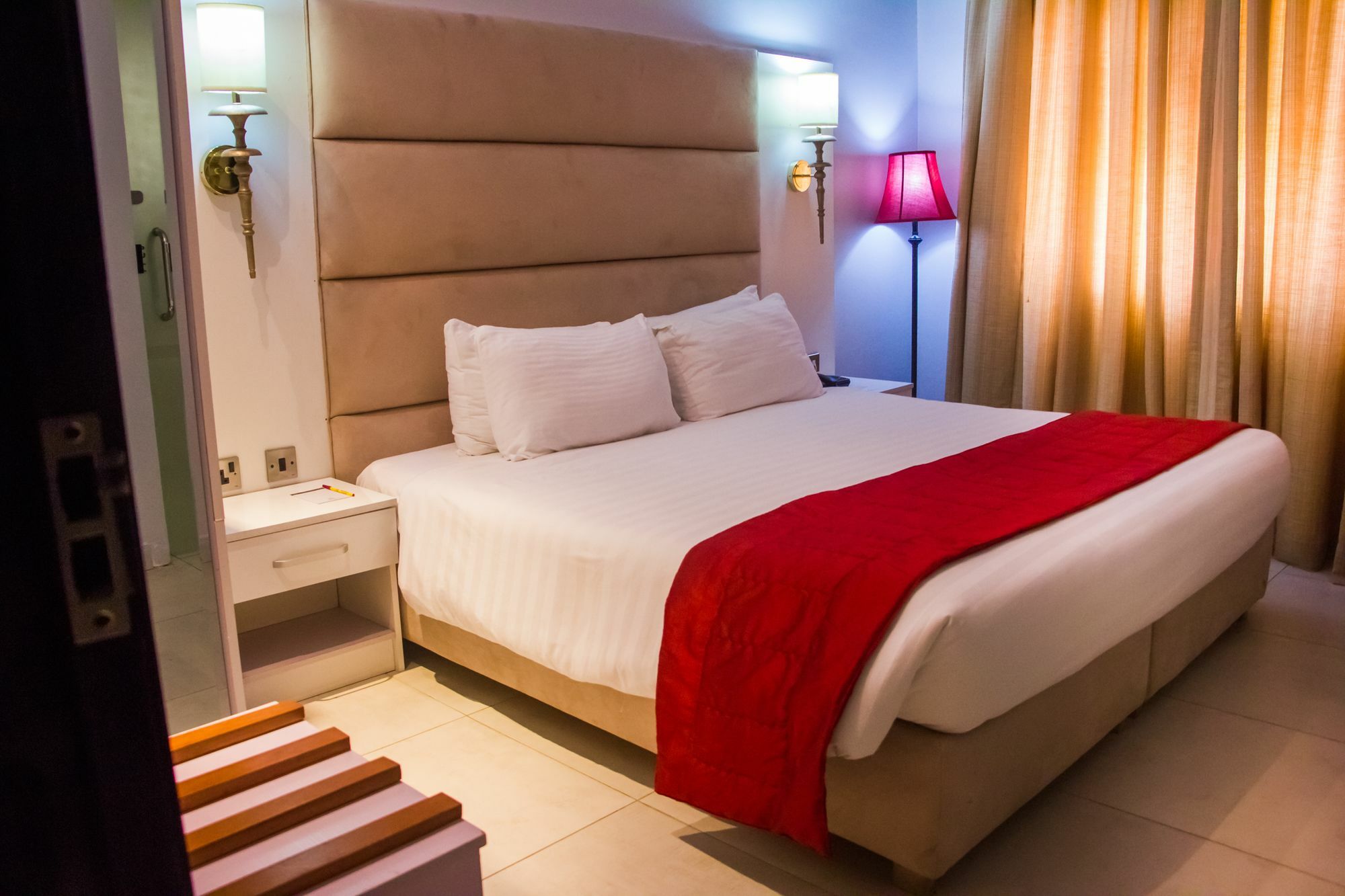 Glee Hotel Aliayabiagba エクステリア 写真